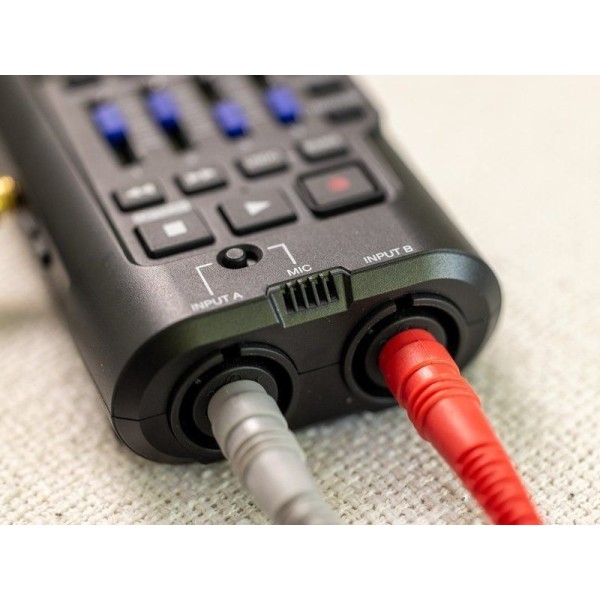 Рекордер Zoom R4 MultiTrak Рекордер Zoom R4 MultiTrak