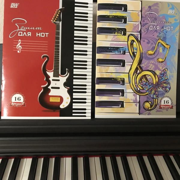 Зошит для нот BoomWest А4 16 арк. (лак) вертик. Зошит для нот BoomWest А4 16 арк. (лак) вертик.