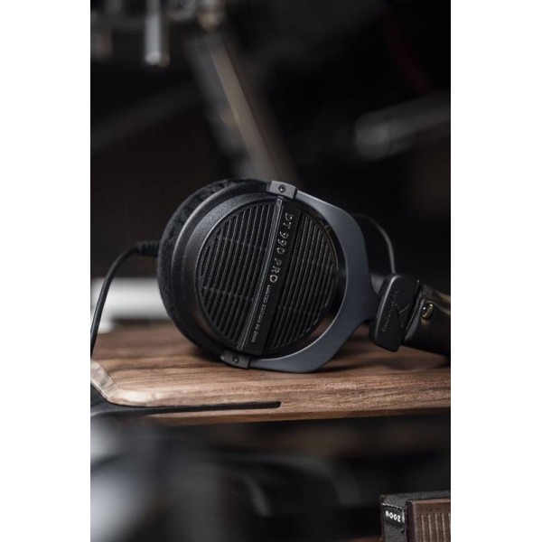 Студійні навушники Beyerdynamic DT 990 PRO 80 ohms