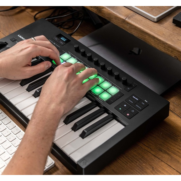 MIDI-клавіатура NOVATION Launchkey Mini 25 MK4