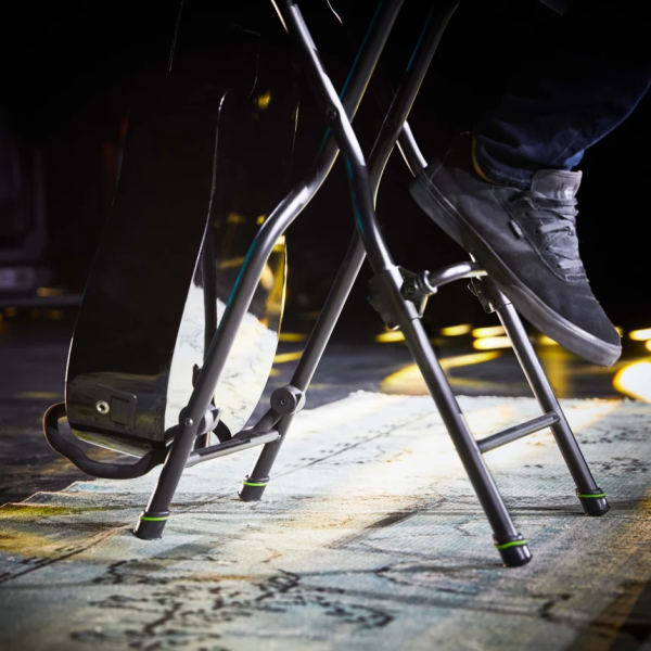 Стілець для гітаристів із гітарною підставкою Gravity FG SEAT 1