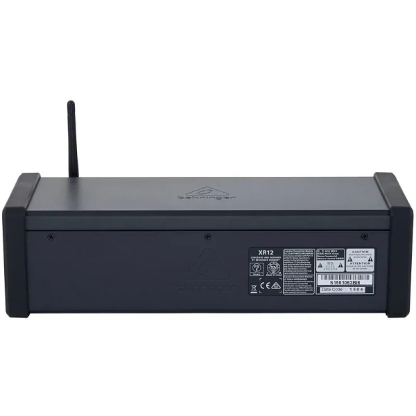 Цифровий мікшерний пульт Behringer XR12